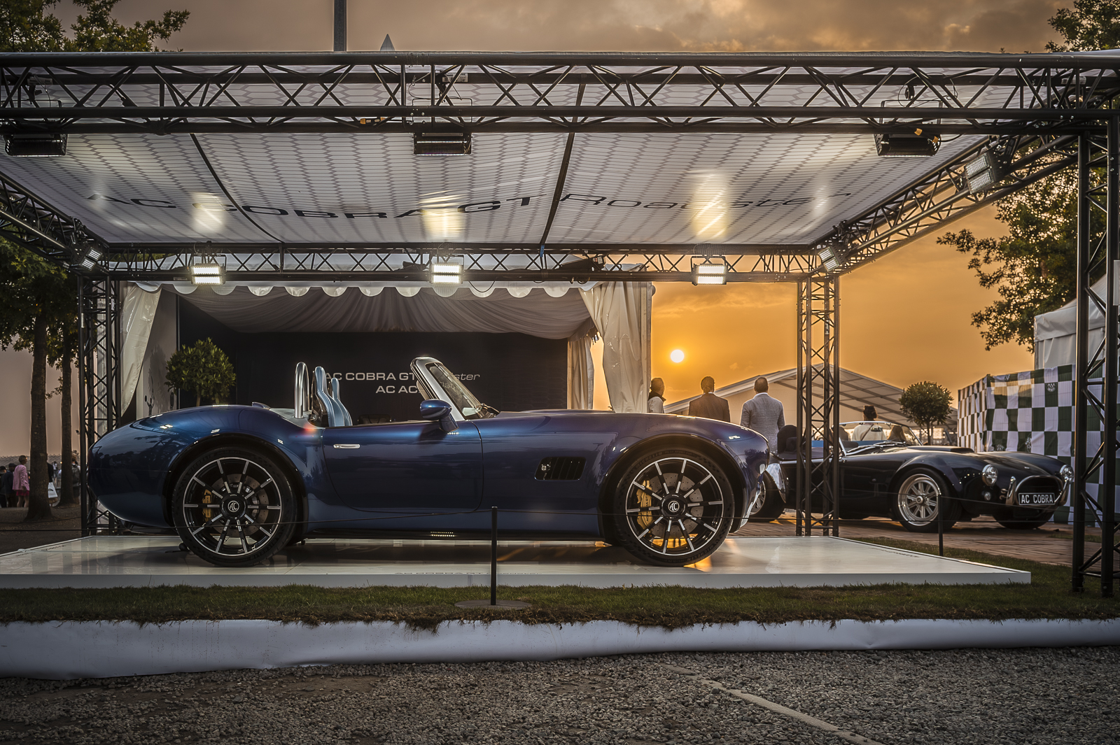 ac-cobra-gt-roadster-sunset-le-mans-classic