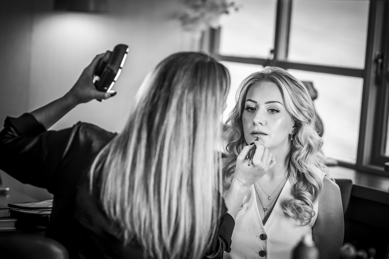 lady-makeup-artist-bts-lifestyle-branding-photography