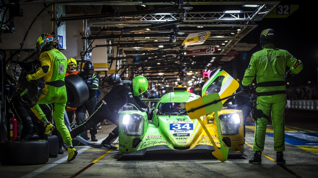 Le-mans-24hr-night-lmp2-pit-stop-fuel