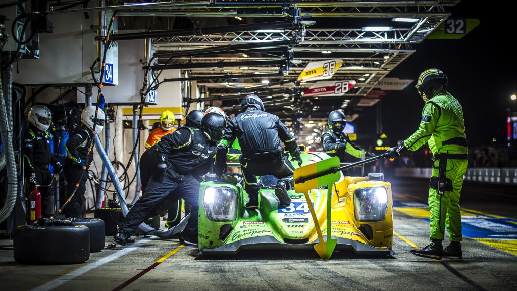 Le-mans-24hr-night-lmp2-pit-stop-windscreen