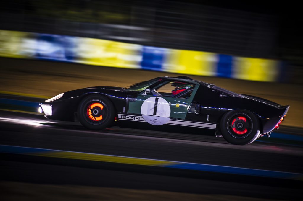 le-mans-classic-ford-gt40-glowing-brakes