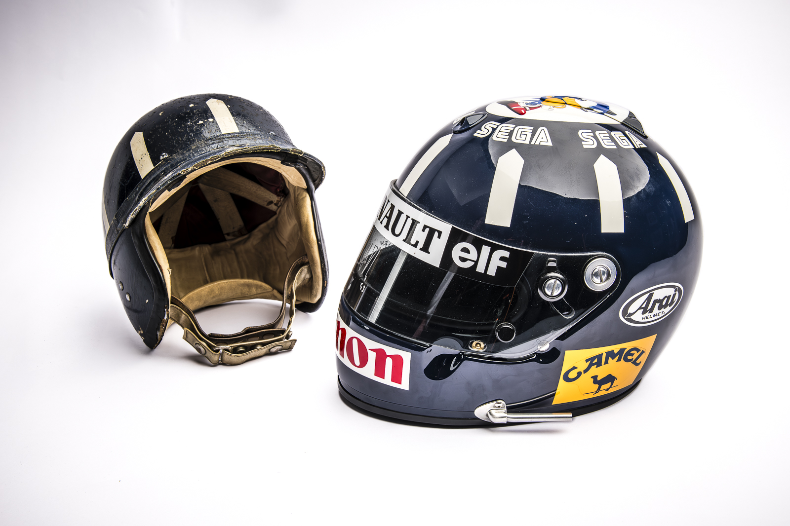 damon-hill-graham-f1-race-crash-helmets