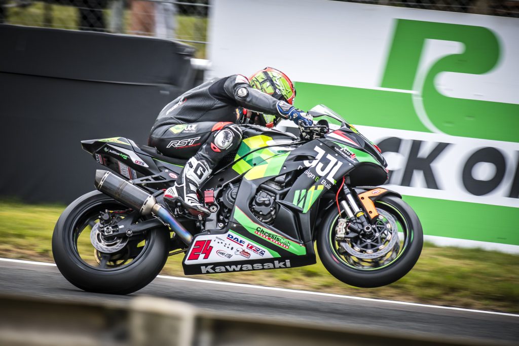 bsb-oulton-park-wheelie-kawasaki