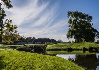 manor-house-golf-club-lake-18th