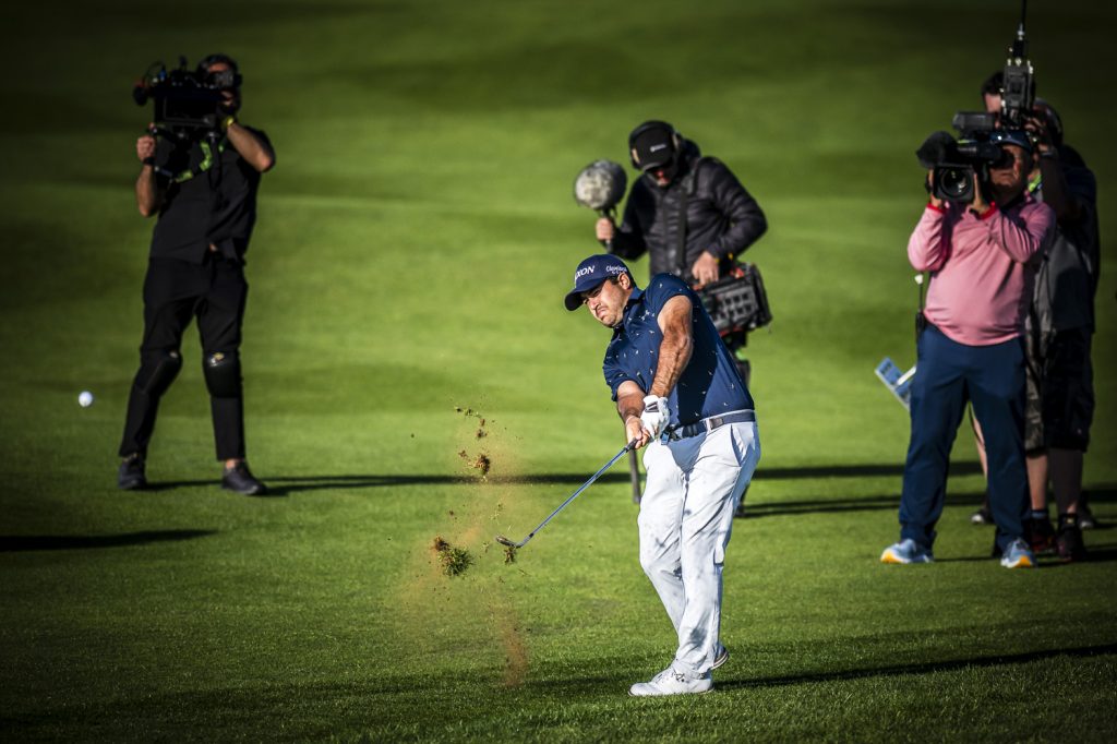 grass-flying-iron-shot-liv-golf-photography