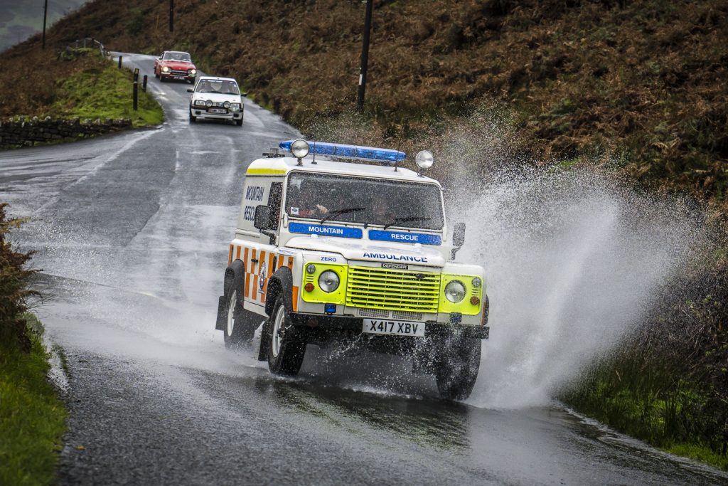 hero-challenge-3-mountain-rescue-landrover-defender