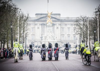 london-buckingham-palace-changing-guard-cityscape