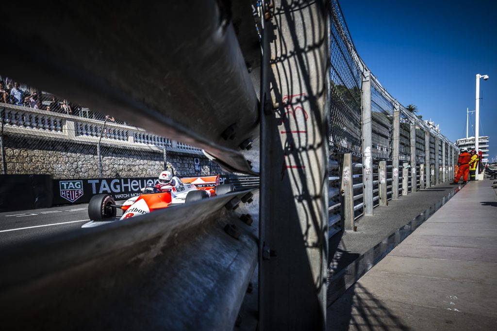 mclaren-mp4-f1-armco-monaco-tabac