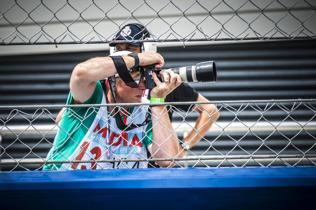 photographer-fencing-holes-monaco-historic-grand-prix