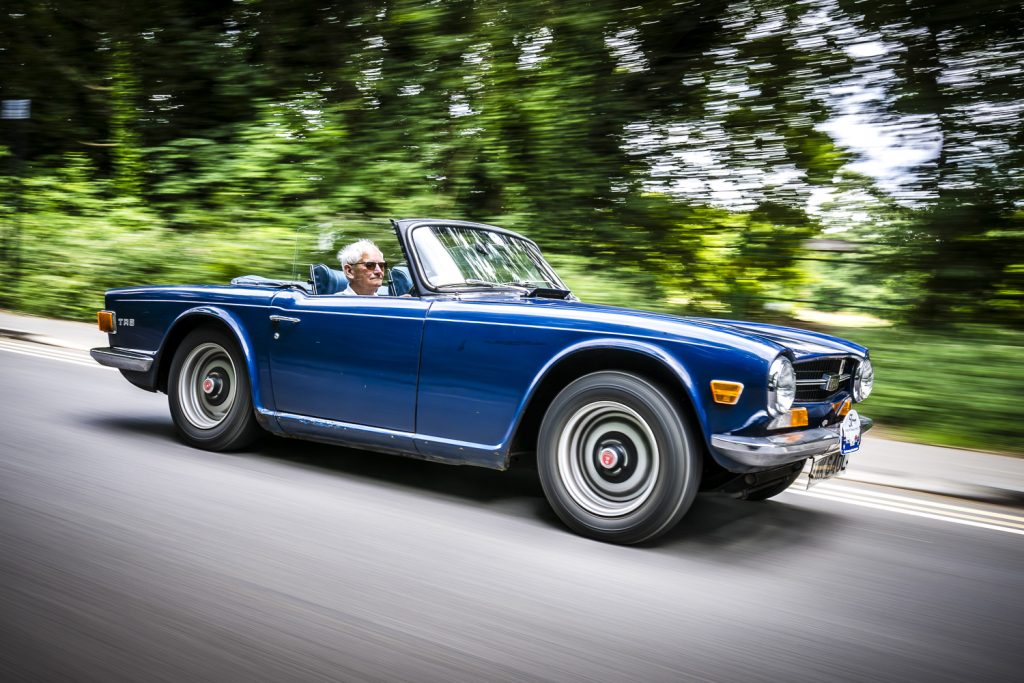 triump-tr6-blue-classic-cars-tracking