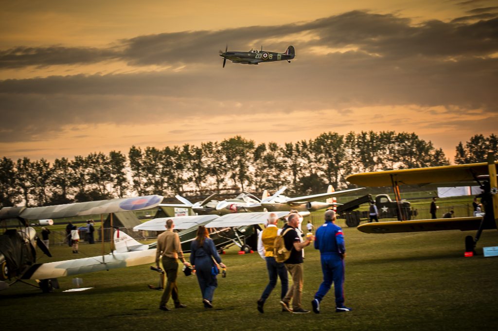 ww2-spitfire-sunset-goodwood-revival