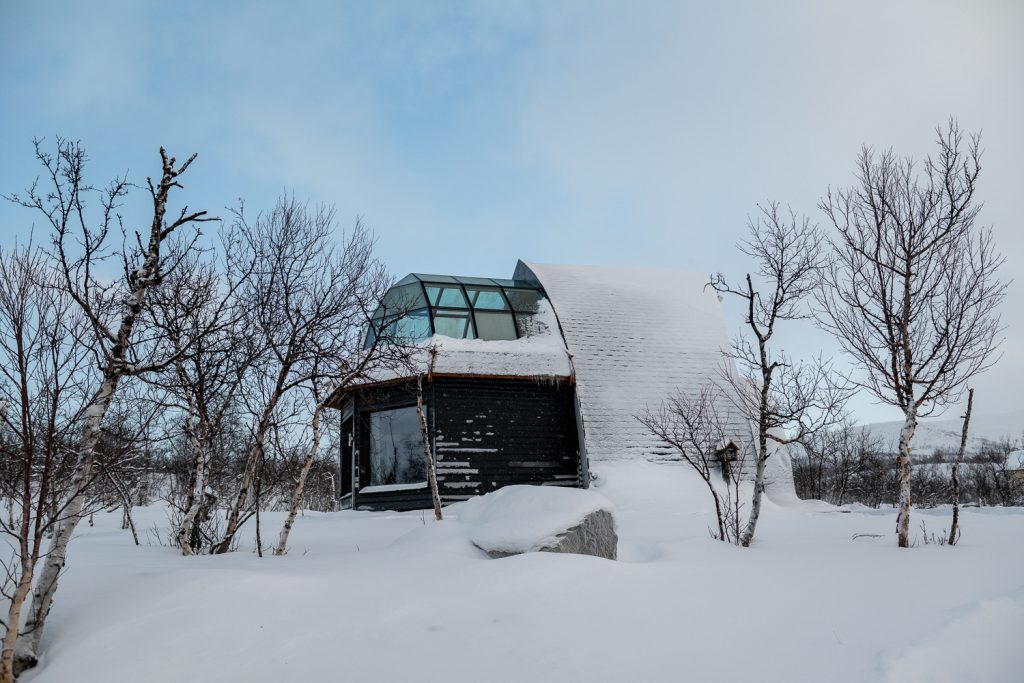 glass roof snow chalet in Kilpisjarvi